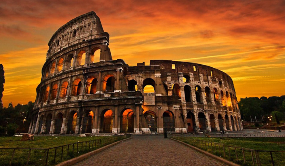 Roma'daki Kolezyum'u 360 derece adım adım gez